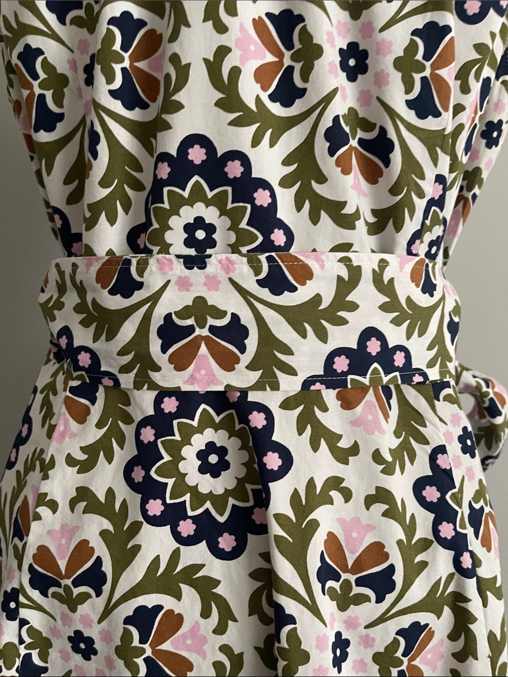 Boden Sleeveless Midi Dress in White with Navy, Olive & Pink Floral Print - Picture 5 of 6
